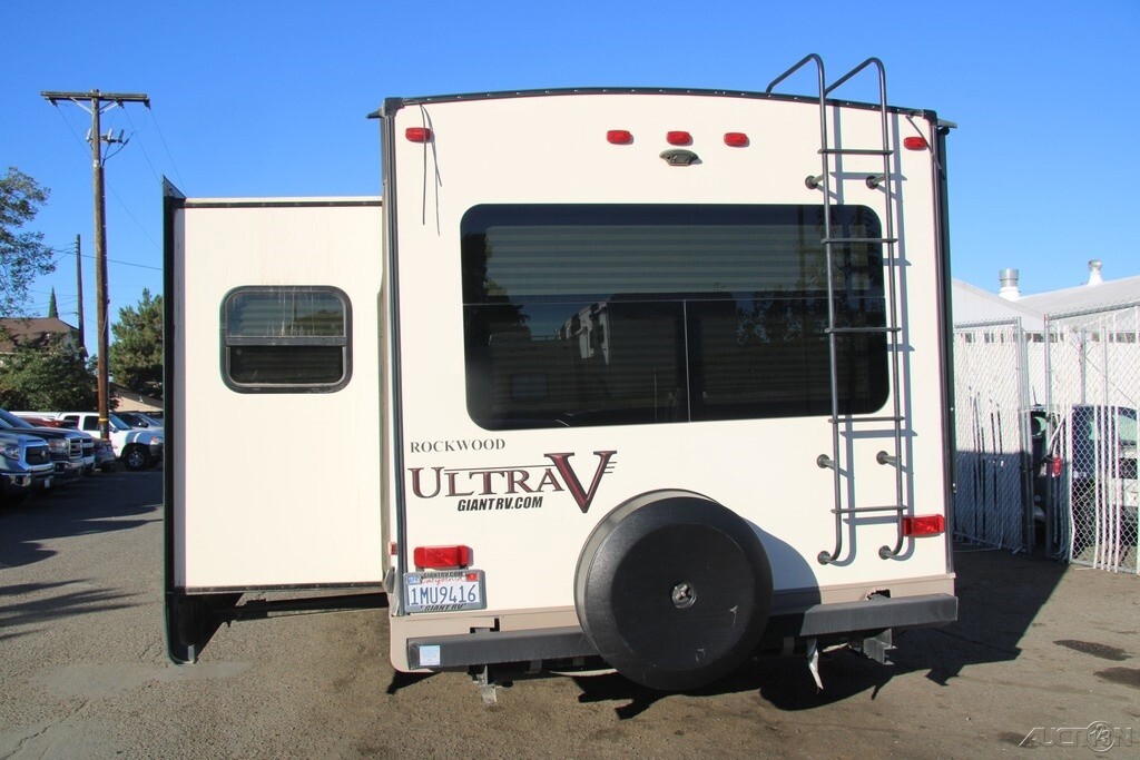 2018 Forest River Rockwood ultra V Travel Trailer Travel Trailer