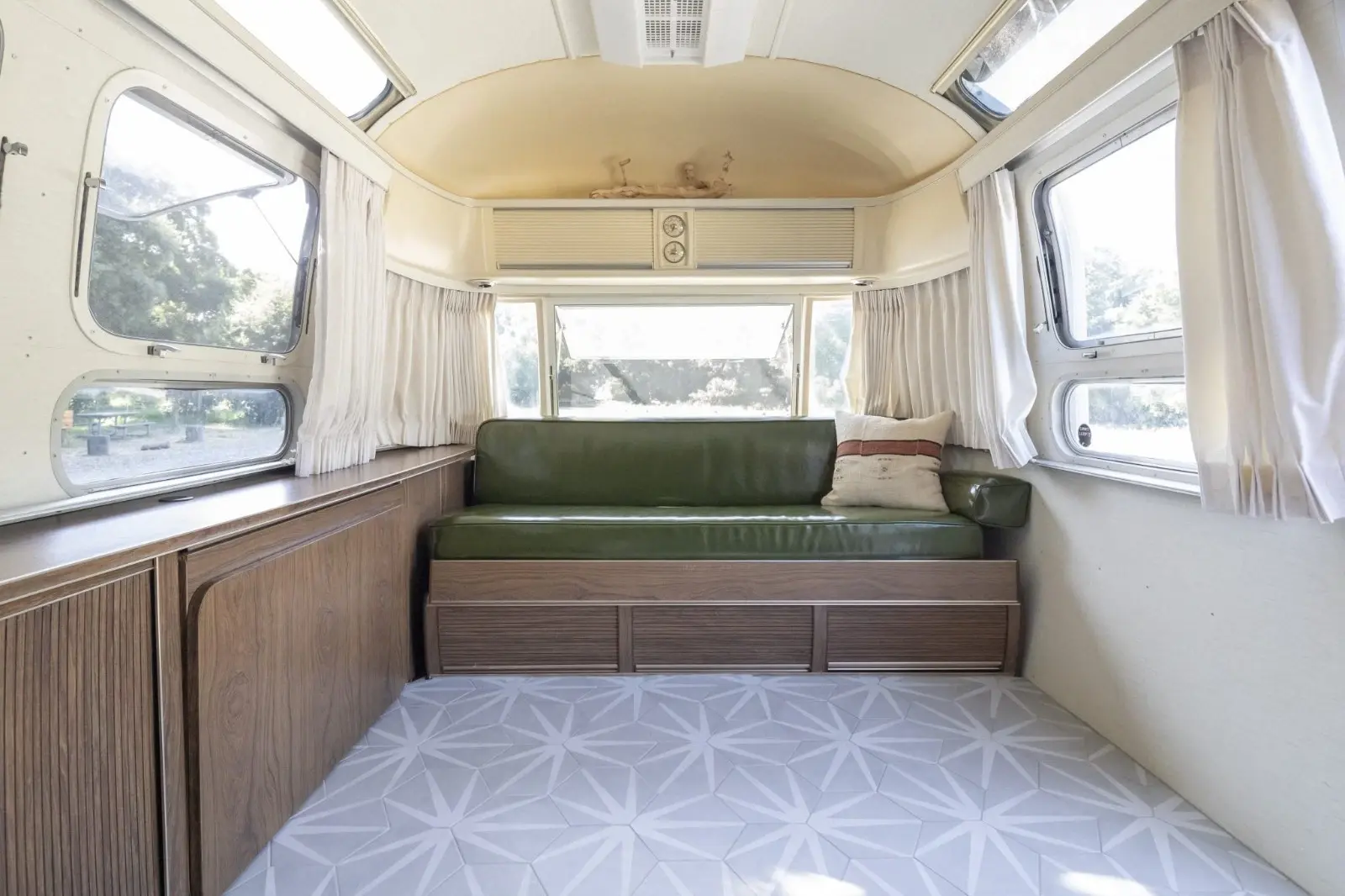 1974 Airstream International Land Yacht Sovereign