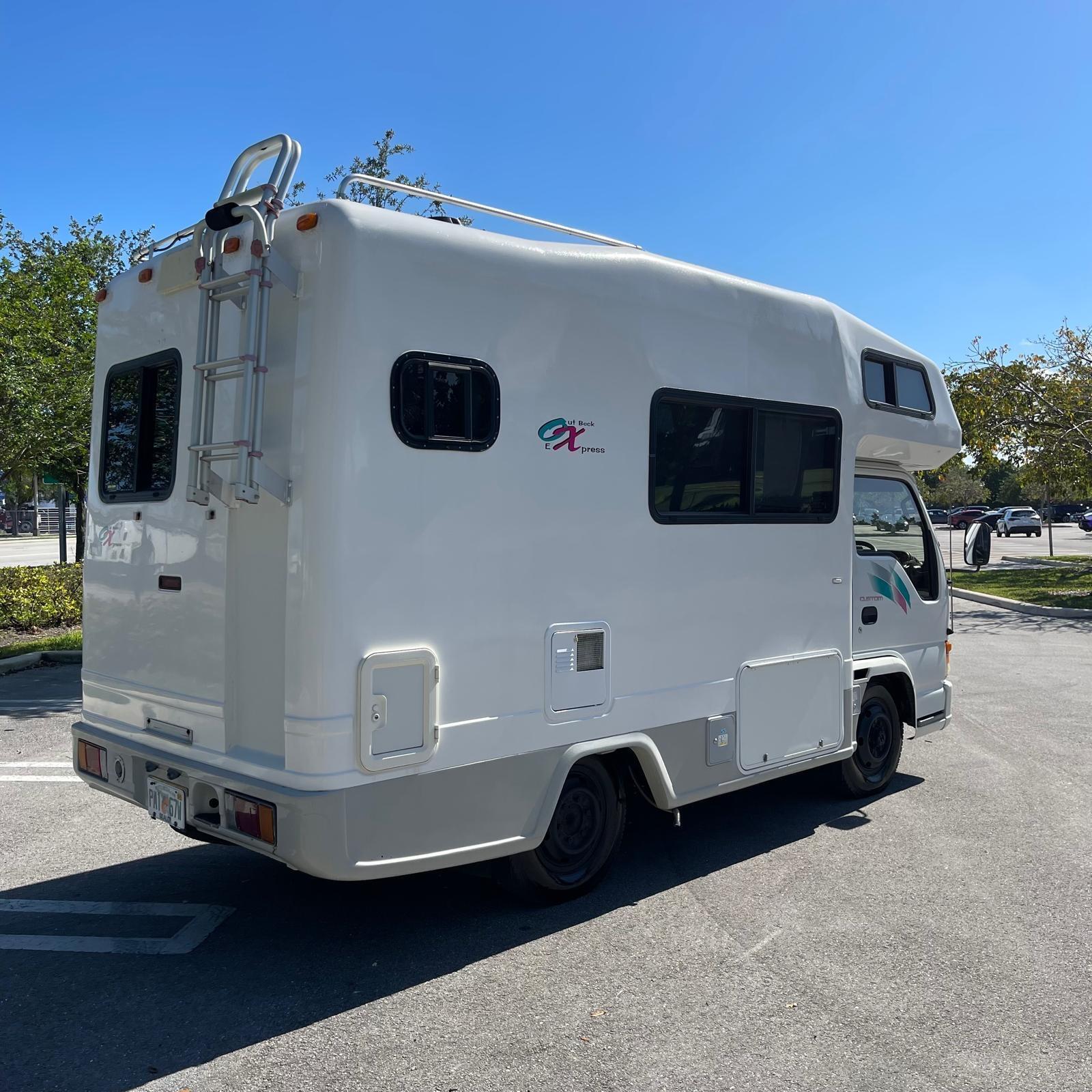1997 White ISUZU ELF RV
