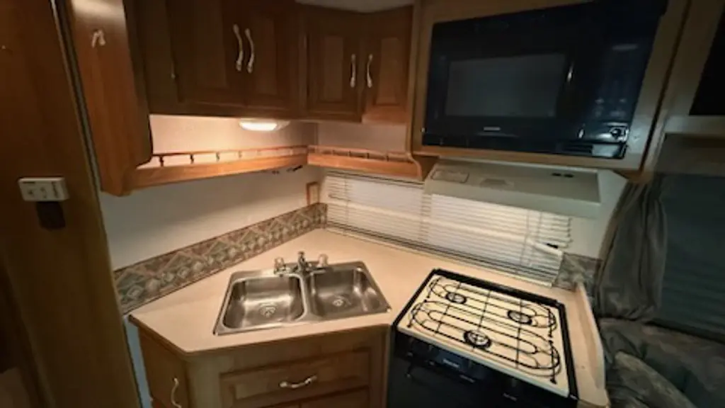 1999 Coachmen Leprechaun Class C Motorhome