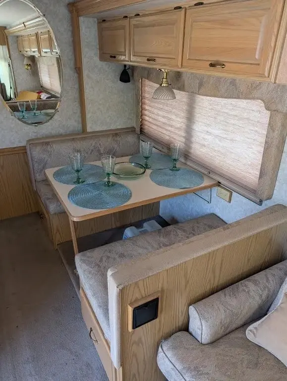 1999 Winnebago Chieftain Motorized Class A