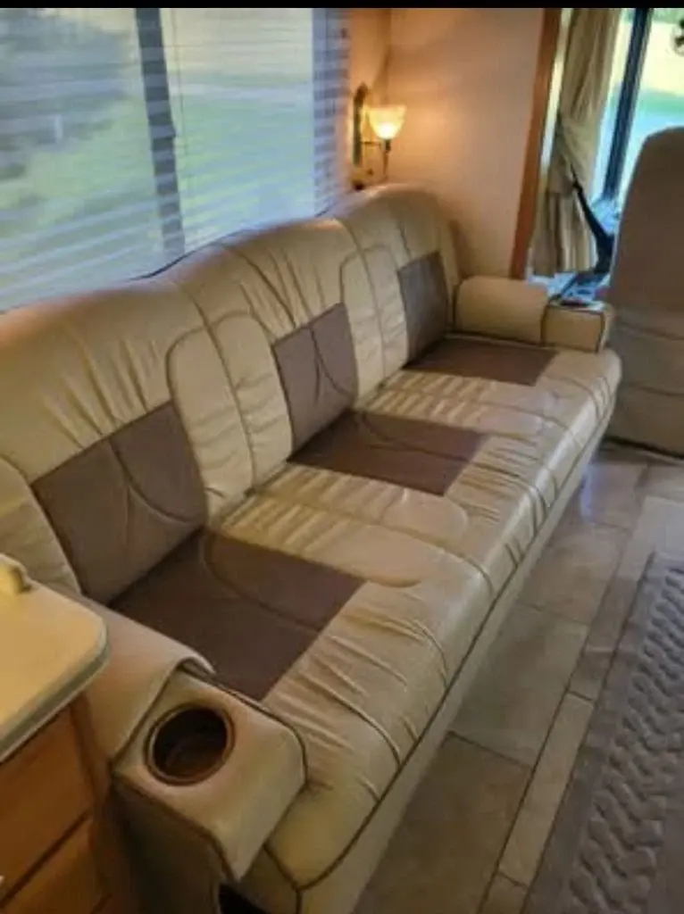 2000 Fleetwood Discovery Class A Motorhome