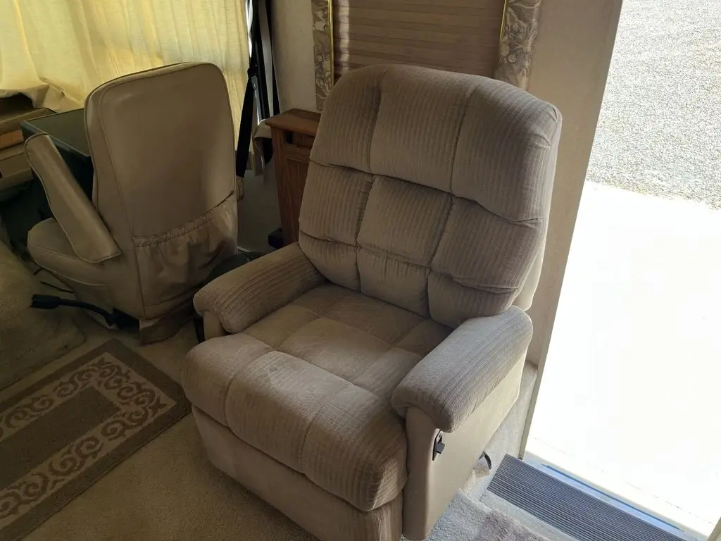 2000 National RV Dolphin Class A Motorhome