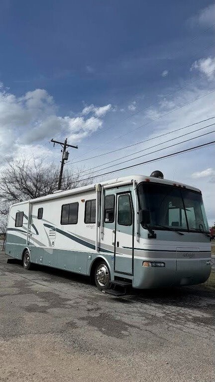 2001 Monaco Knight Motorized Class A