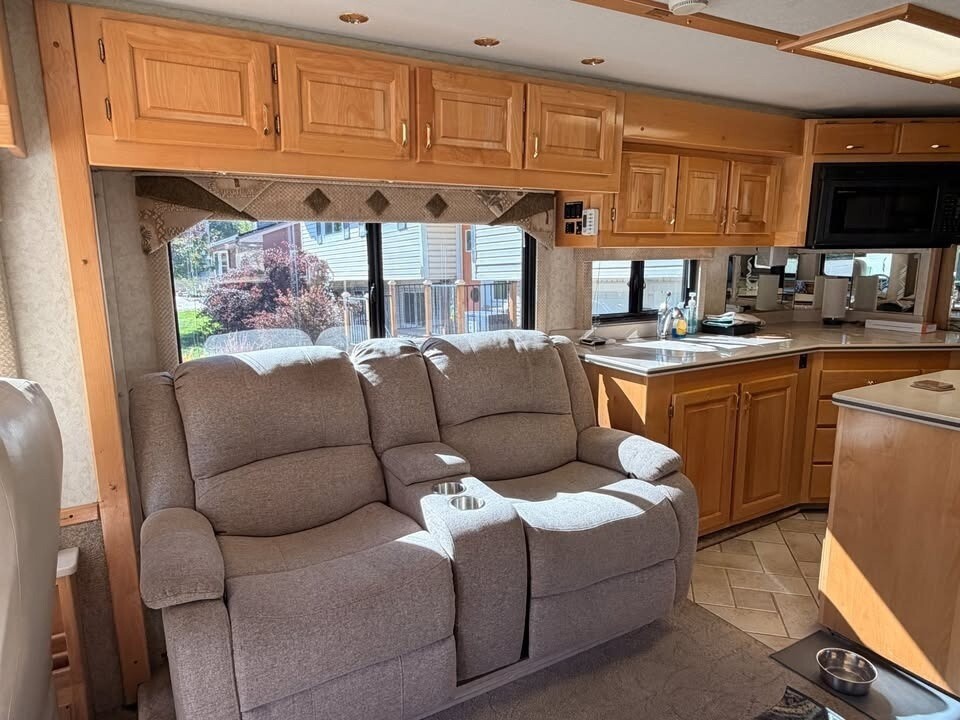 2003 Beaver Monterey Motorized Class A