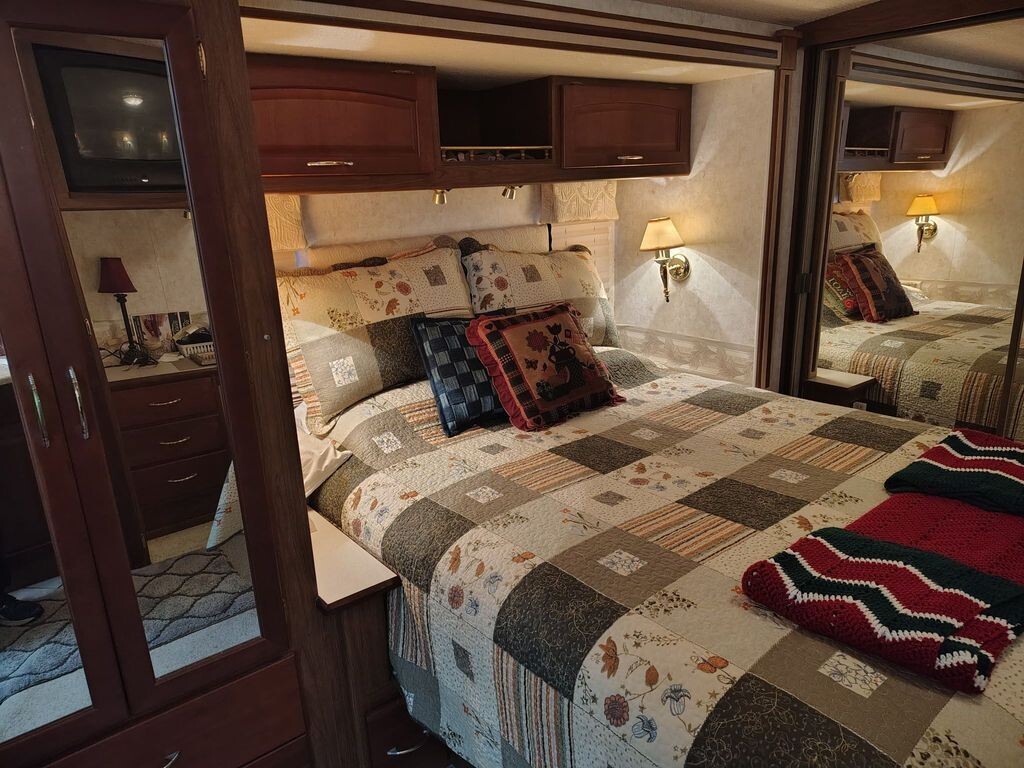 2004 Itasca Suncruiser Class A Motorhome