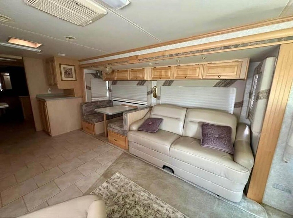 2004 Tiffin Motorhomes Phaeton Motorized Class A