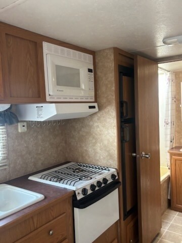2005 Skyline Nomad Travel Trailer