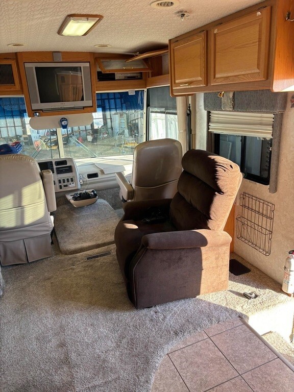 2005 Winnebago Adventurer Motorized Class A