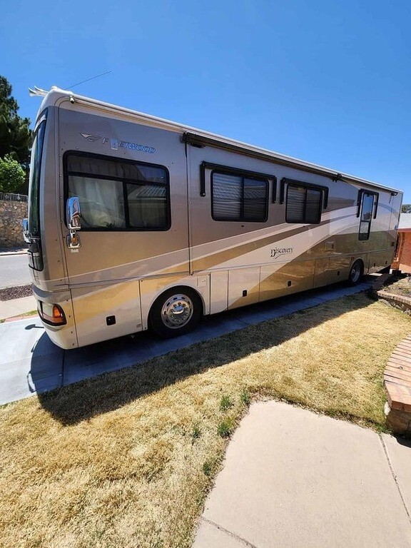 2006 Fleetwood Discovery Motorized Class A