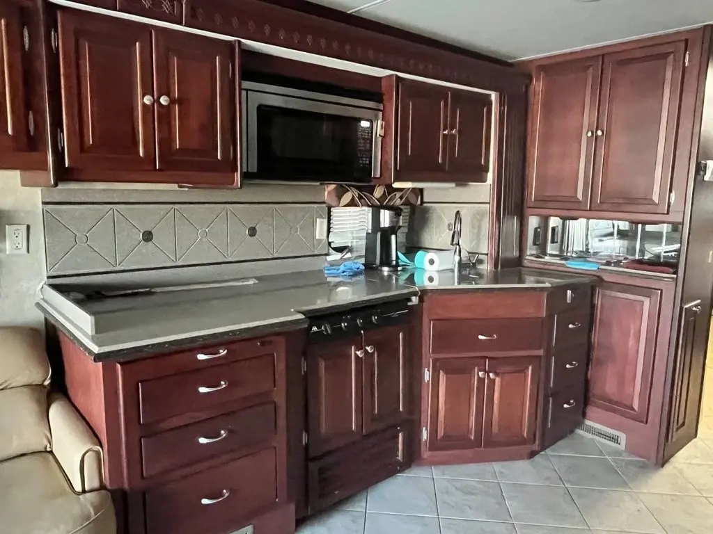 2007 Tiffin Motorhomes Phaeton Motorized Class A