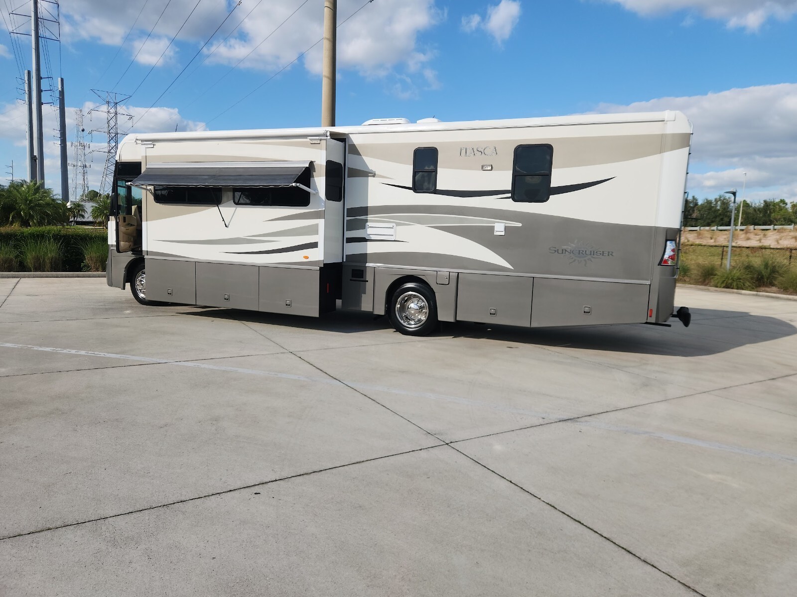 2007 Winnebago 35 A