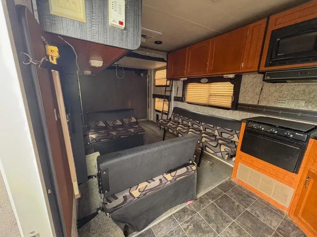 2009 WILDWOOD 27 FBSRV Toy Hauler - Travel Trailer