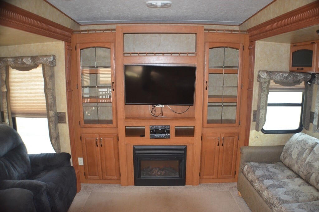 2010 Forest River Sandpiper Fifth Wheel