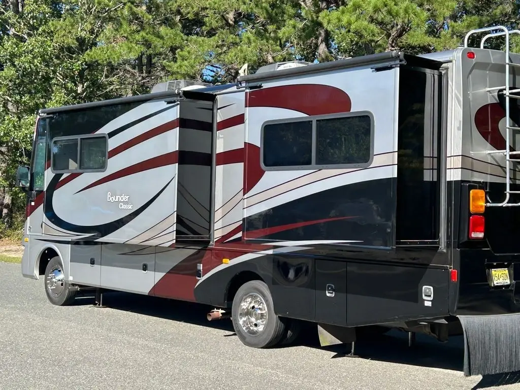 2011 Fleetwood Bounder Classic Class A Motorhome