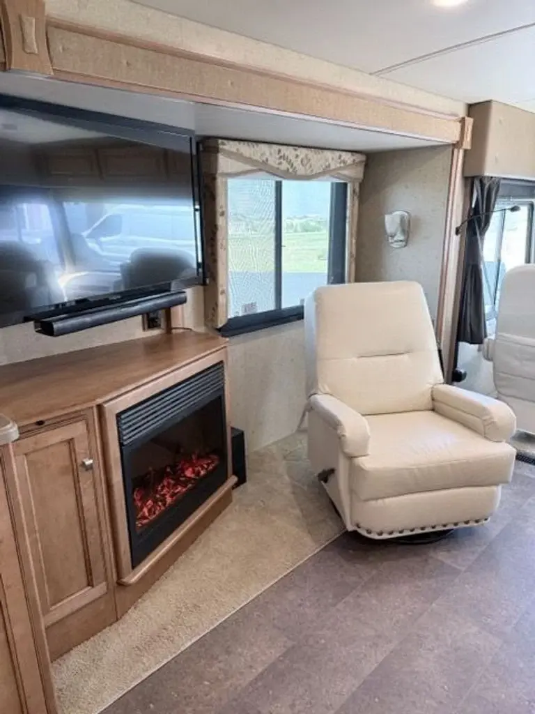 2014 Itasca Sunova Class A Motorhome