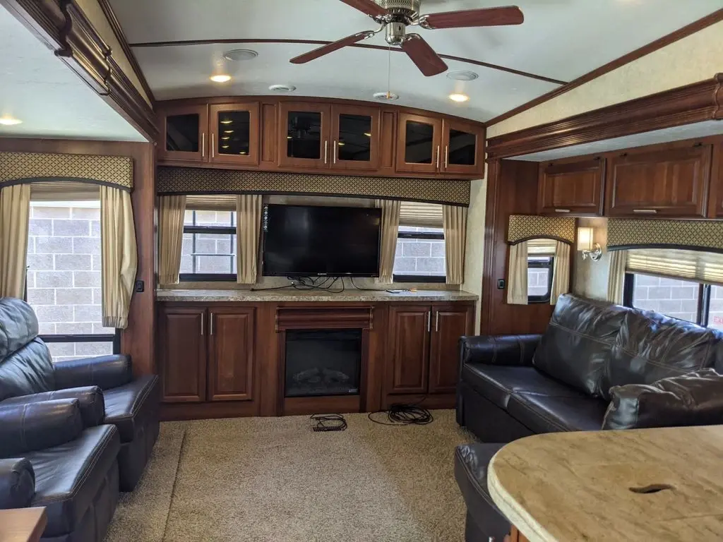 2016 Forest River Wildcat Fifth Wheel