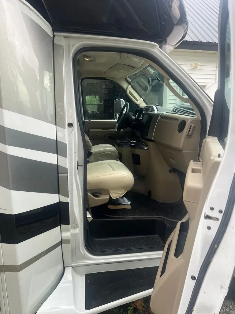 2016 Winnebago Itasca Cambria Class C Motorhome