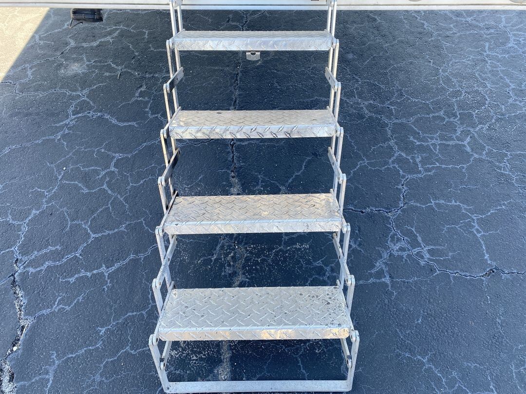 2017 Lance Lance Truck Camper