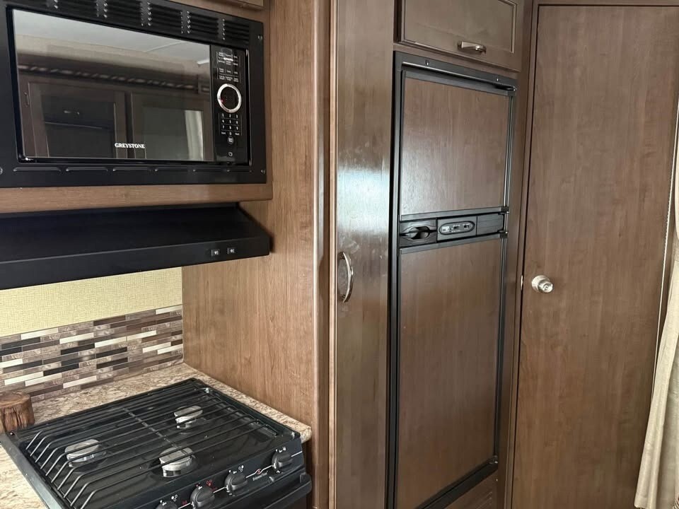 2017 Thor Motor Coach Four Winds Motorized Class C