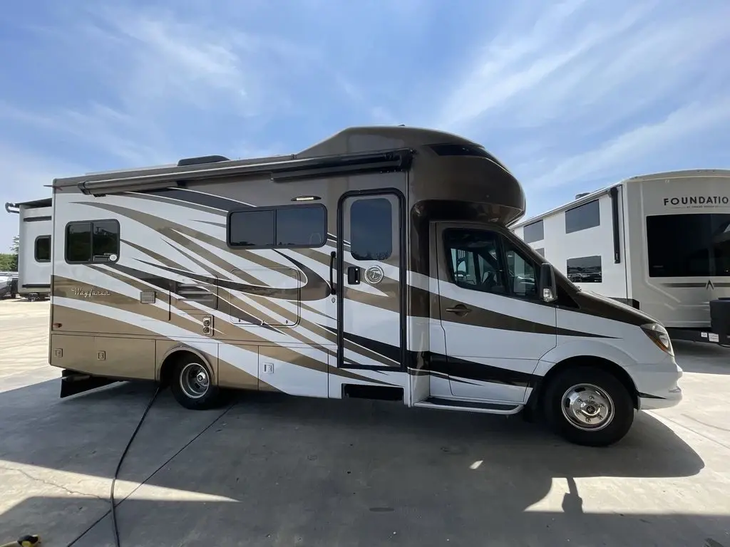 2017 Tiffin Motorhomes Wayfarer