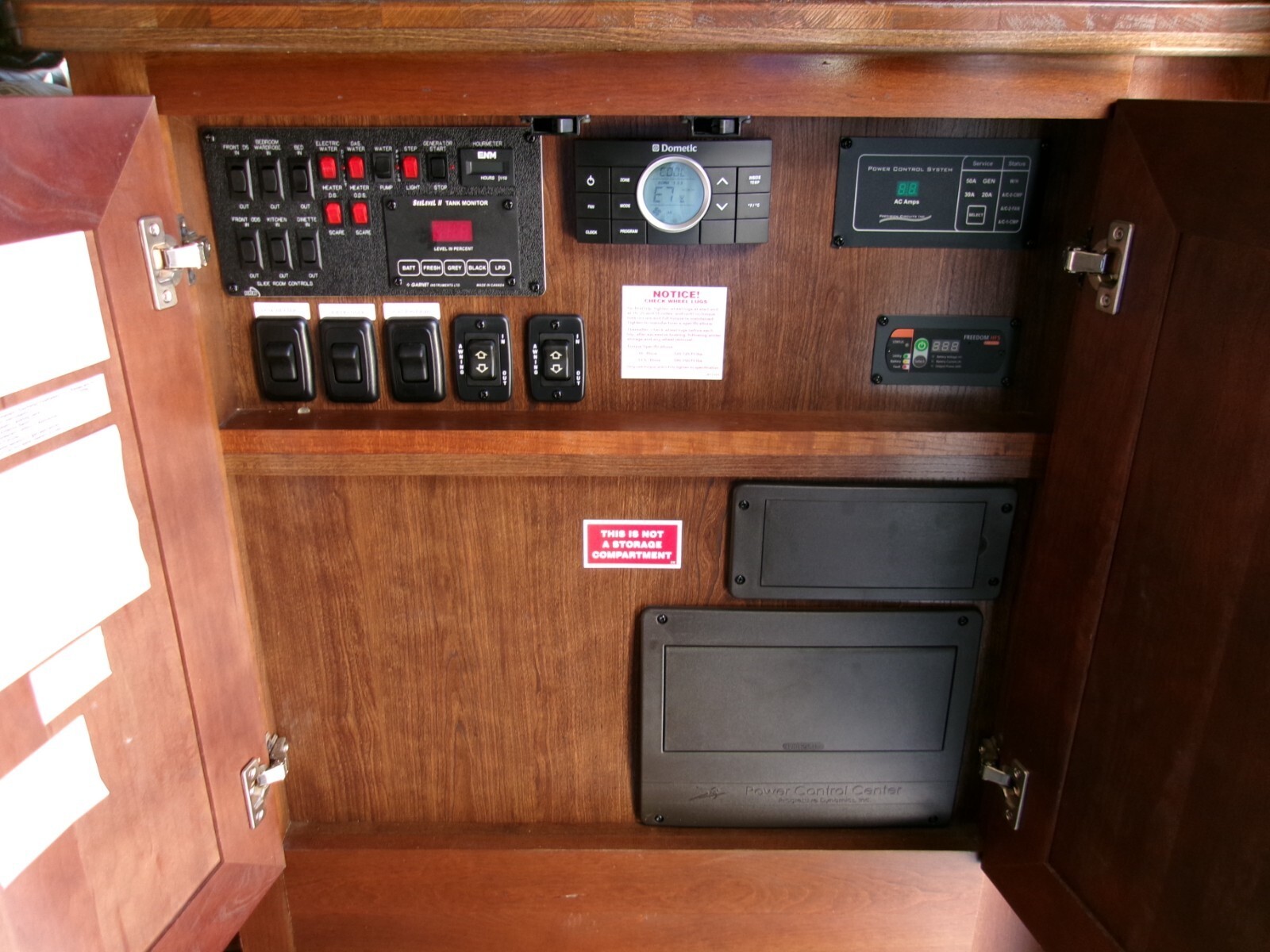 2018 DRV Luxury Suites Mobile Suites 44 NASHVILLE