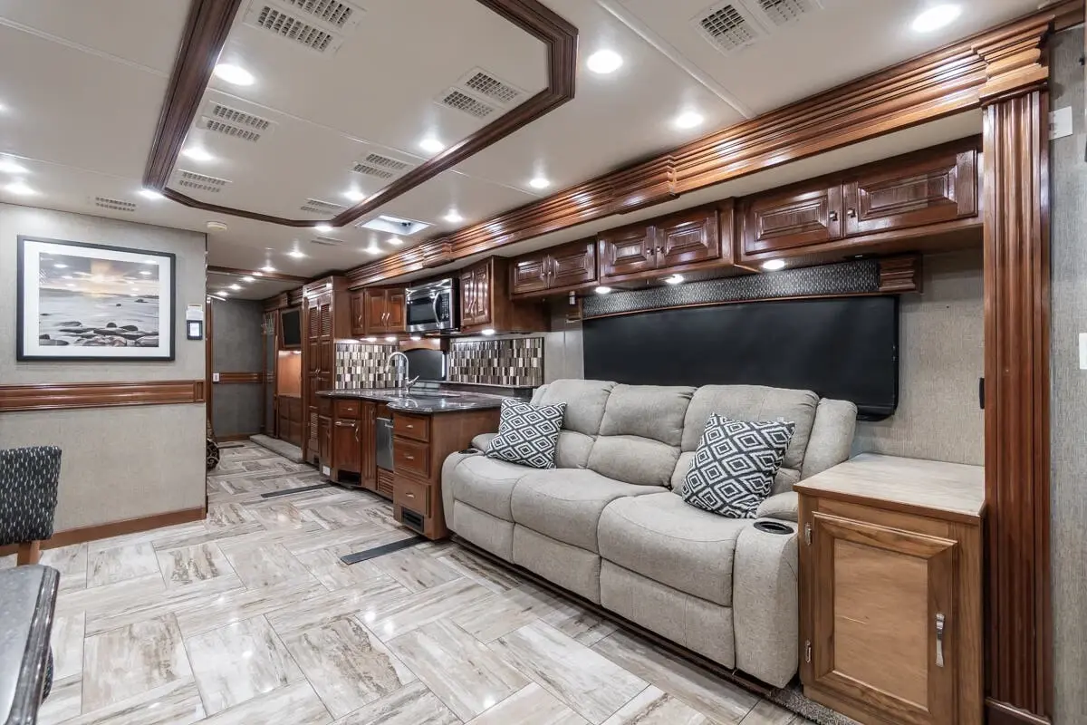 2018 Fleetwood Discovery LXE
