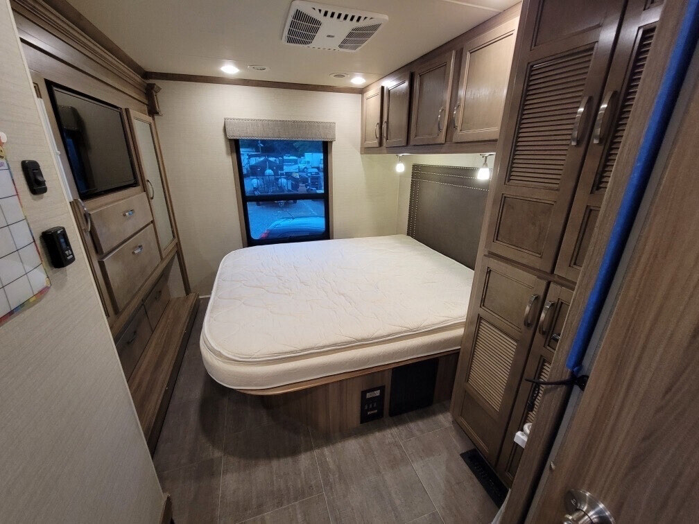 2018 Jayco Seneca Motorized Class C