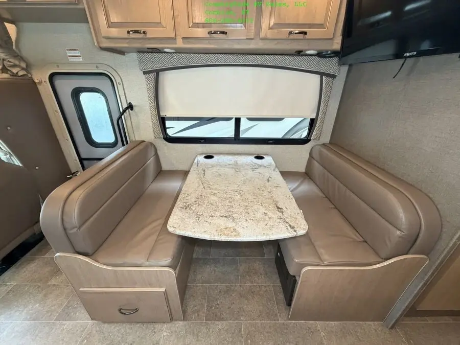 2018 Thor Chateau 31Y Class C