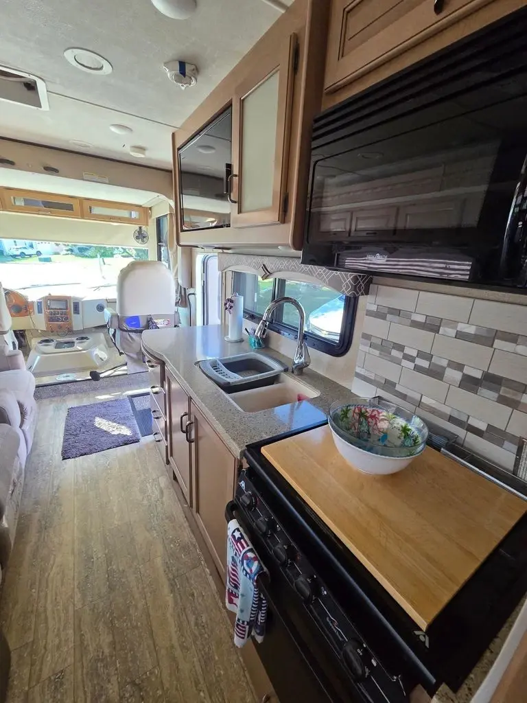 2018 Thor Motor Coach Hurricane Class A Motorhome