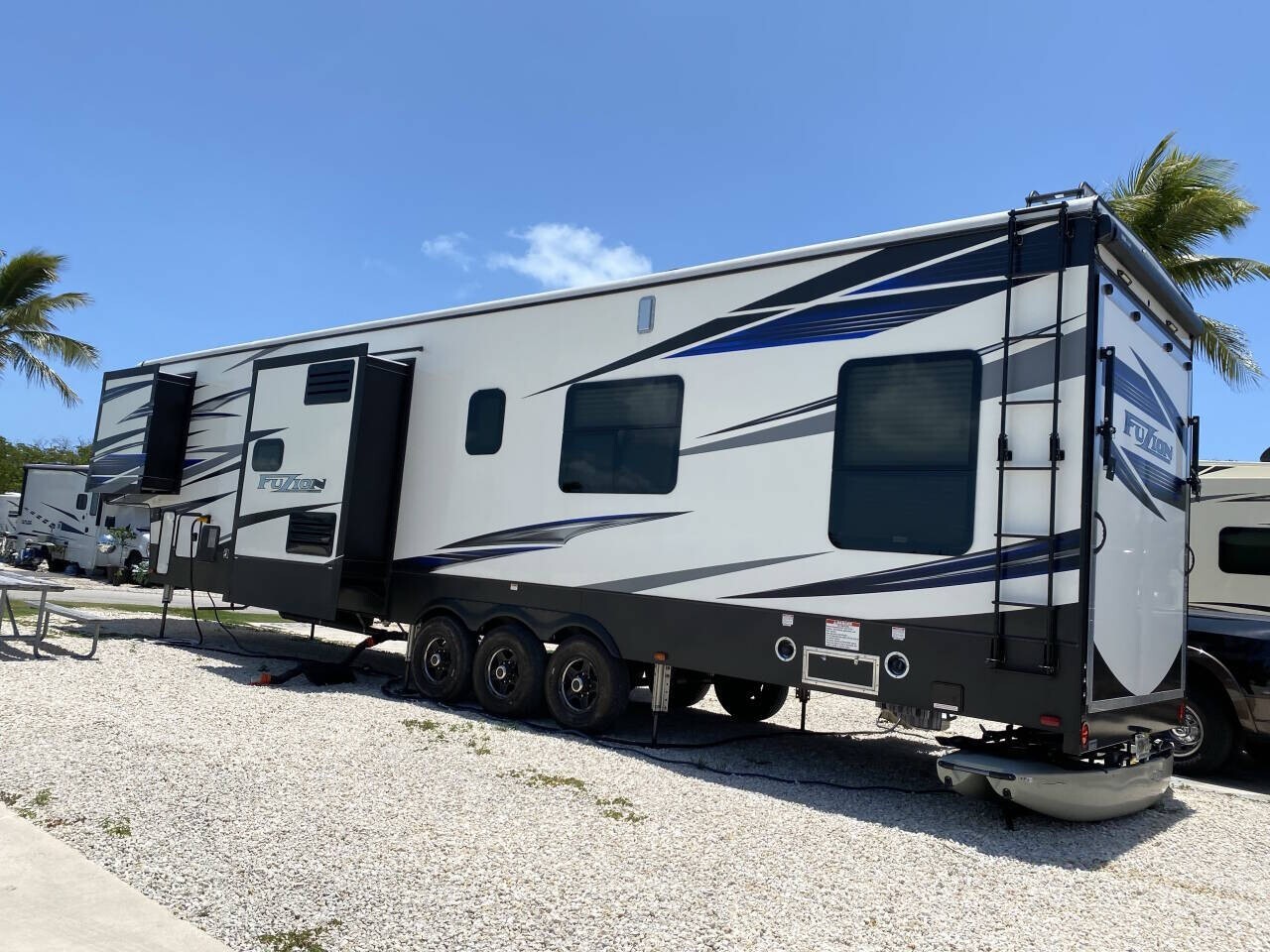 2019 White FUZION FUZION 419 RVs & Campers
