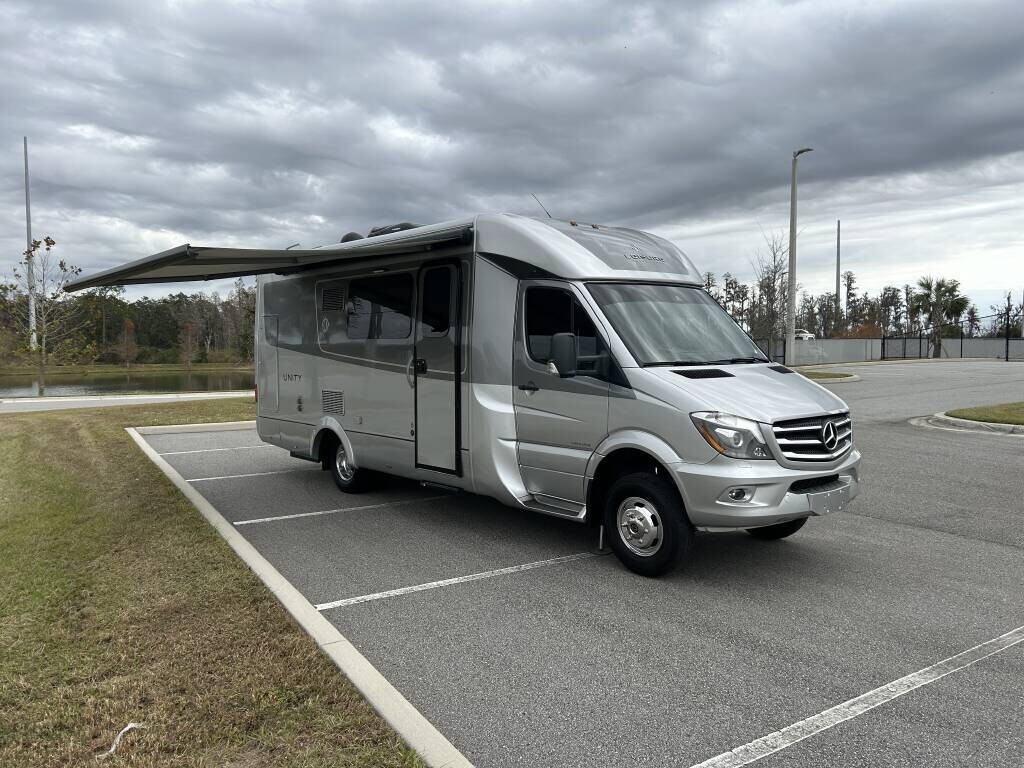 2019 Leisure Travel UNITY U24MB