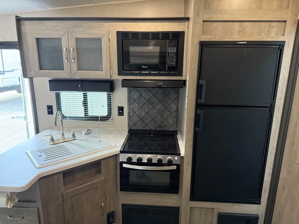 2020 Palomino Puma XLE Lite Toy Hauler