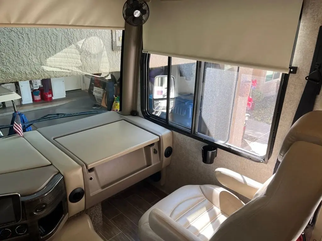 2020 Thor Motor Coach Miramar Class A Motorhome