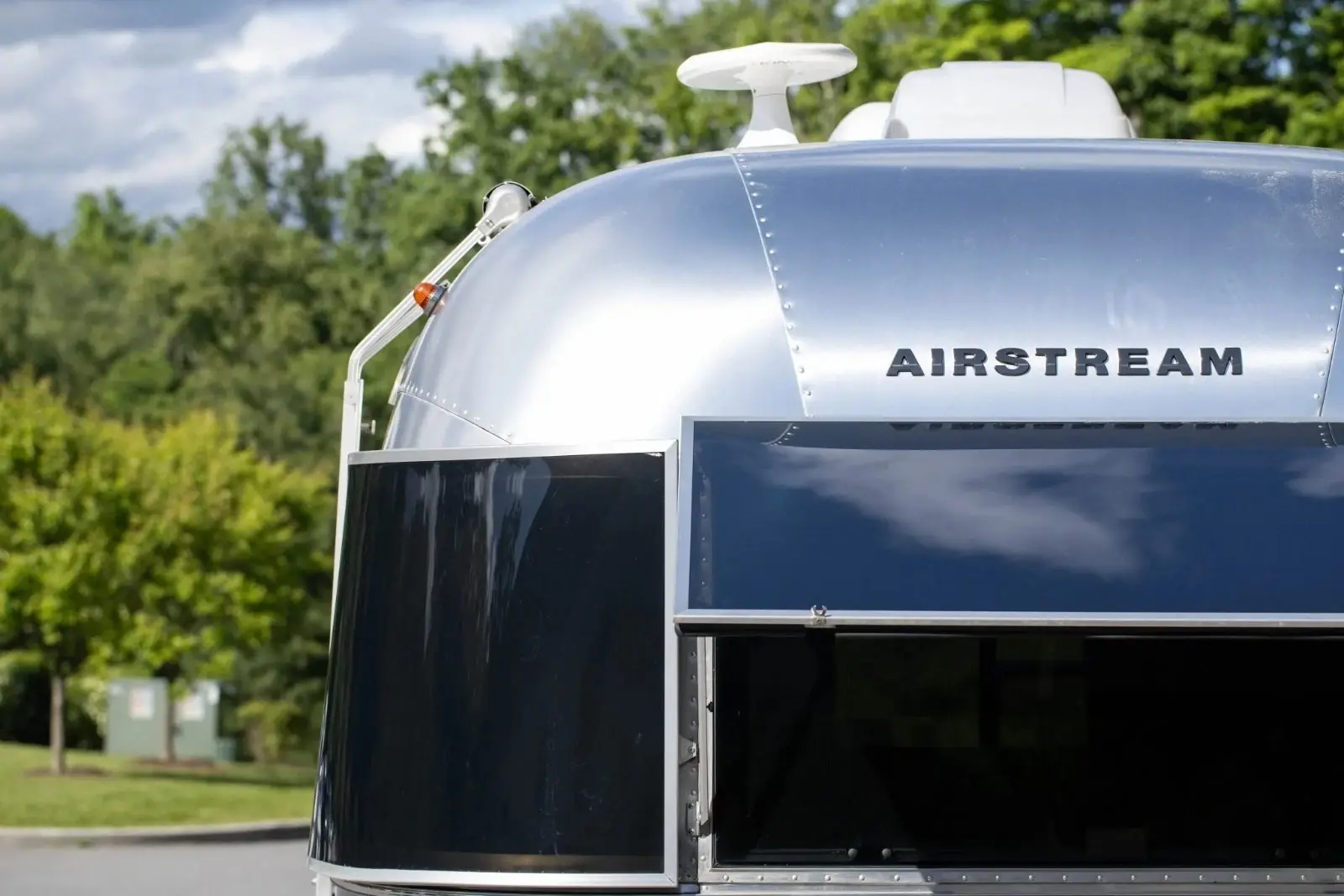 2021 Airstream Bambi 16' - Queen Bed & Zip Dee Awning