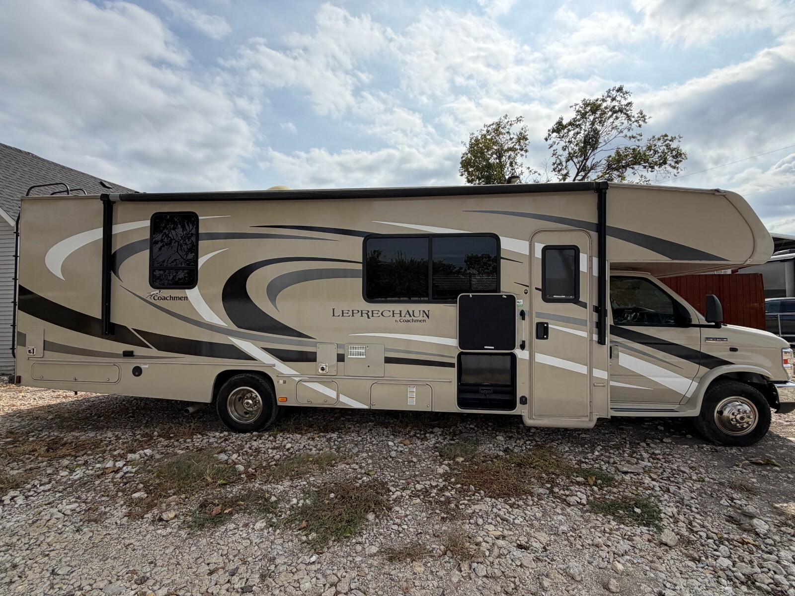 2021 Coachmen Leprechaun