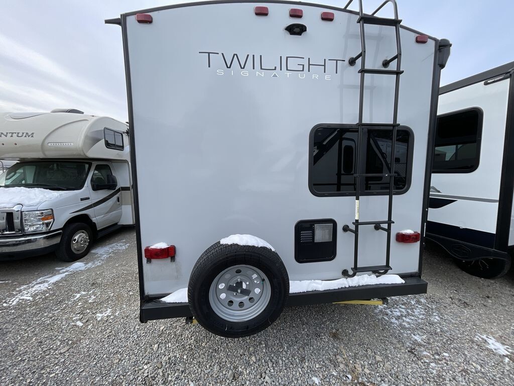 2021 Cruiser RV Twilight Signature