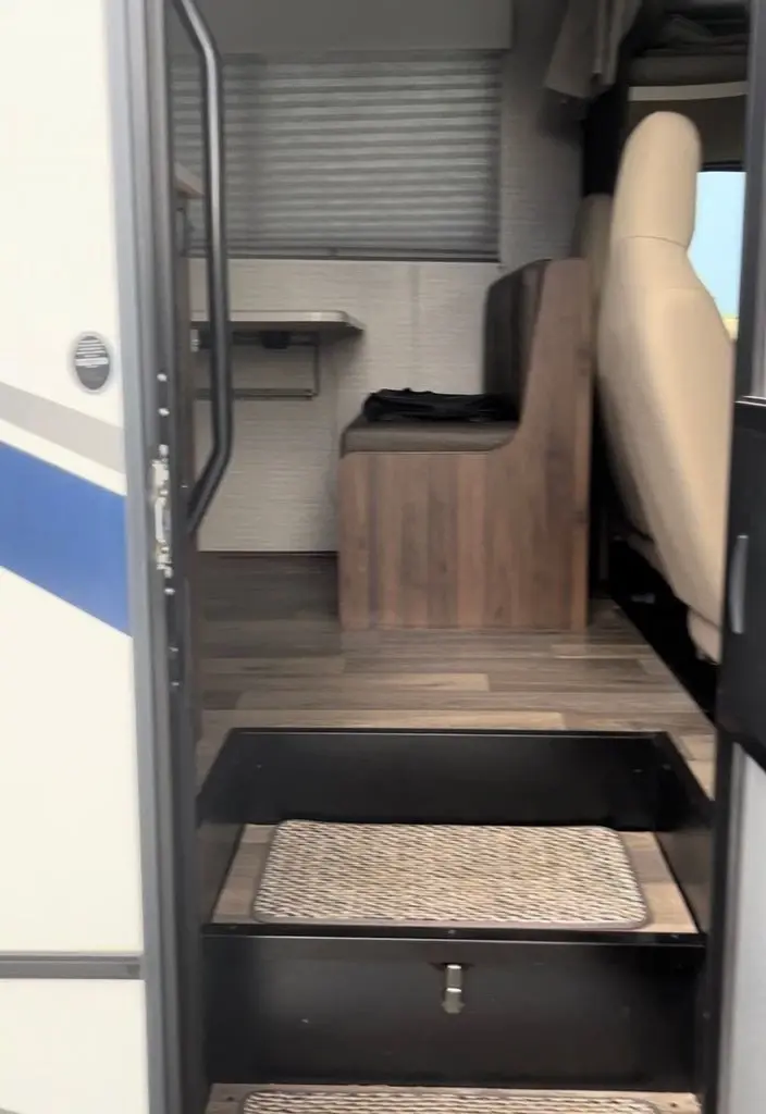 2021 Winnebago Outlook Class C Motorhome