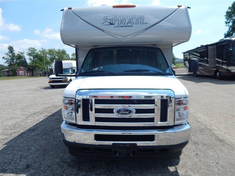 2022 White Coachmen Cross Trail