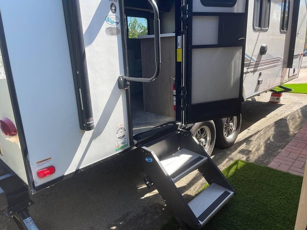 2022 Palomino SolAire Ultra Lite Travel Trailer