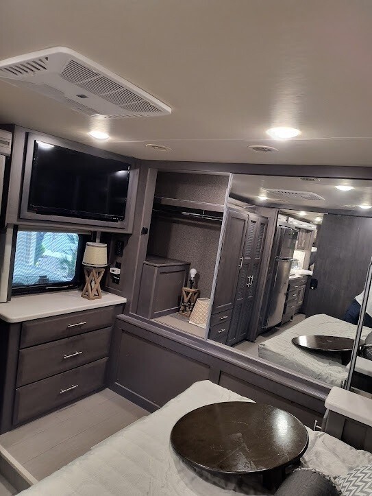 2022 Thor Motor Coach Palazzo Motorized Class A