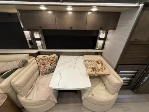 2022 Tiffin Motorhomes Zephyr Motorized Class A
