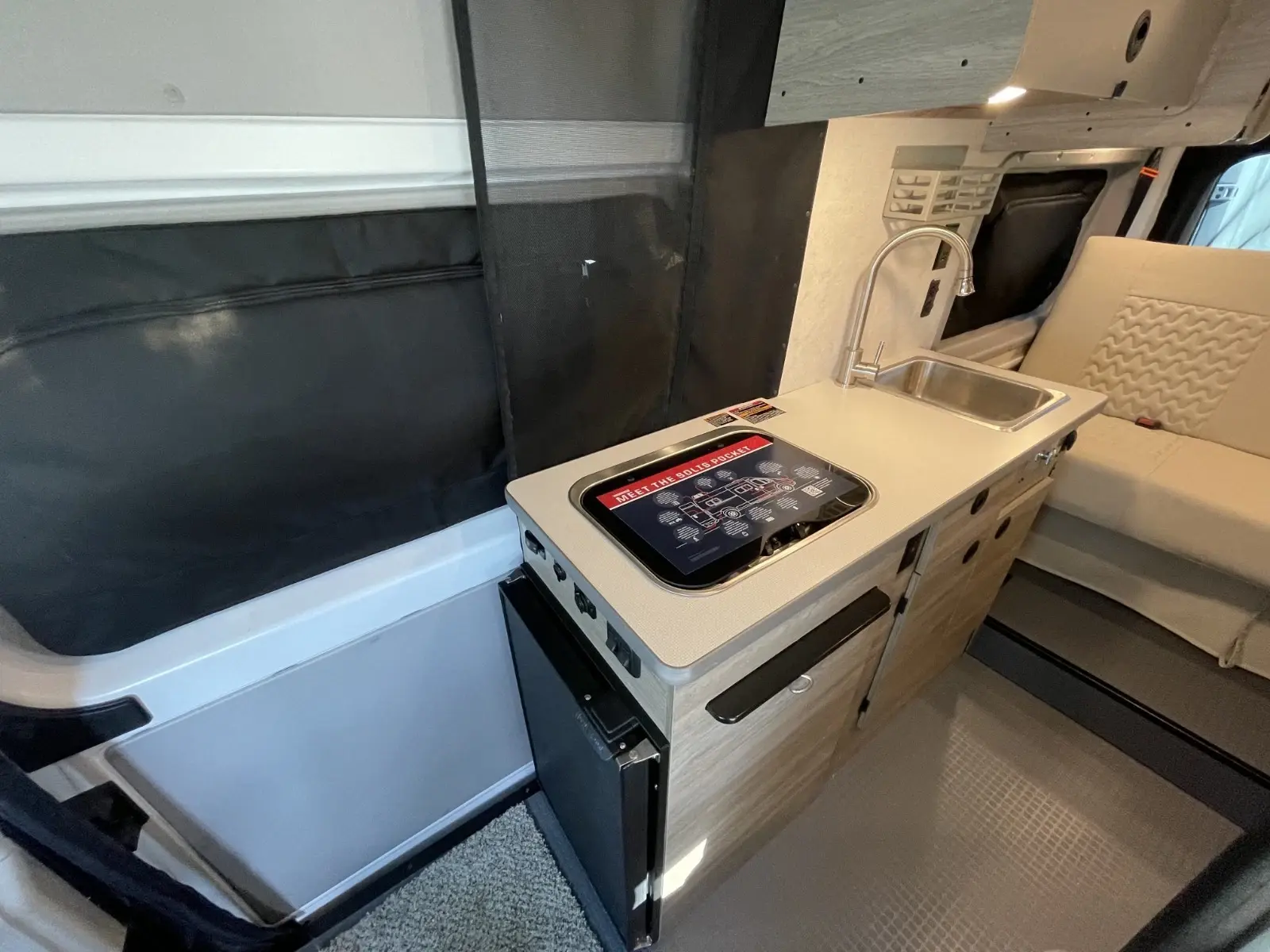 2022 Winnebago 59p