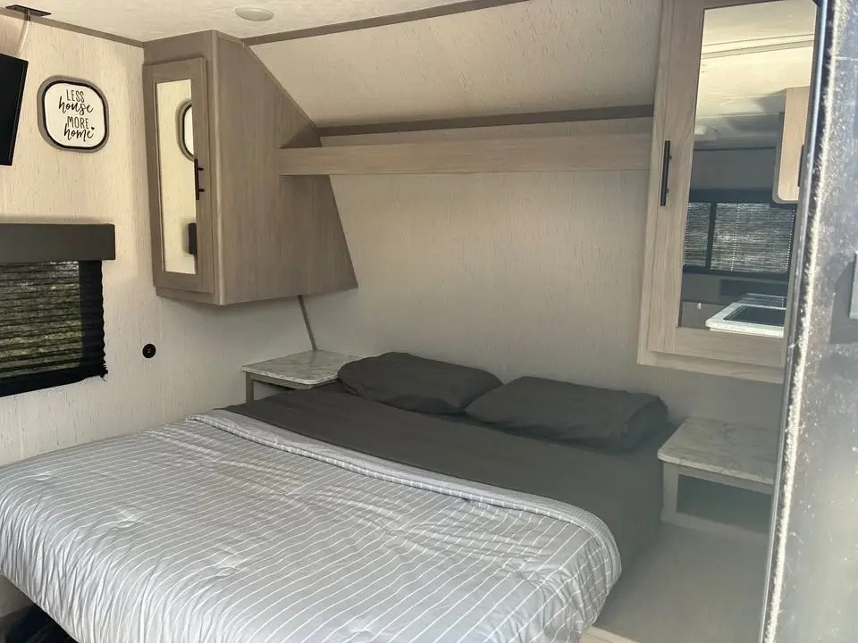 2023 Dutchmen Coleman Lantern LT Travel Trailer