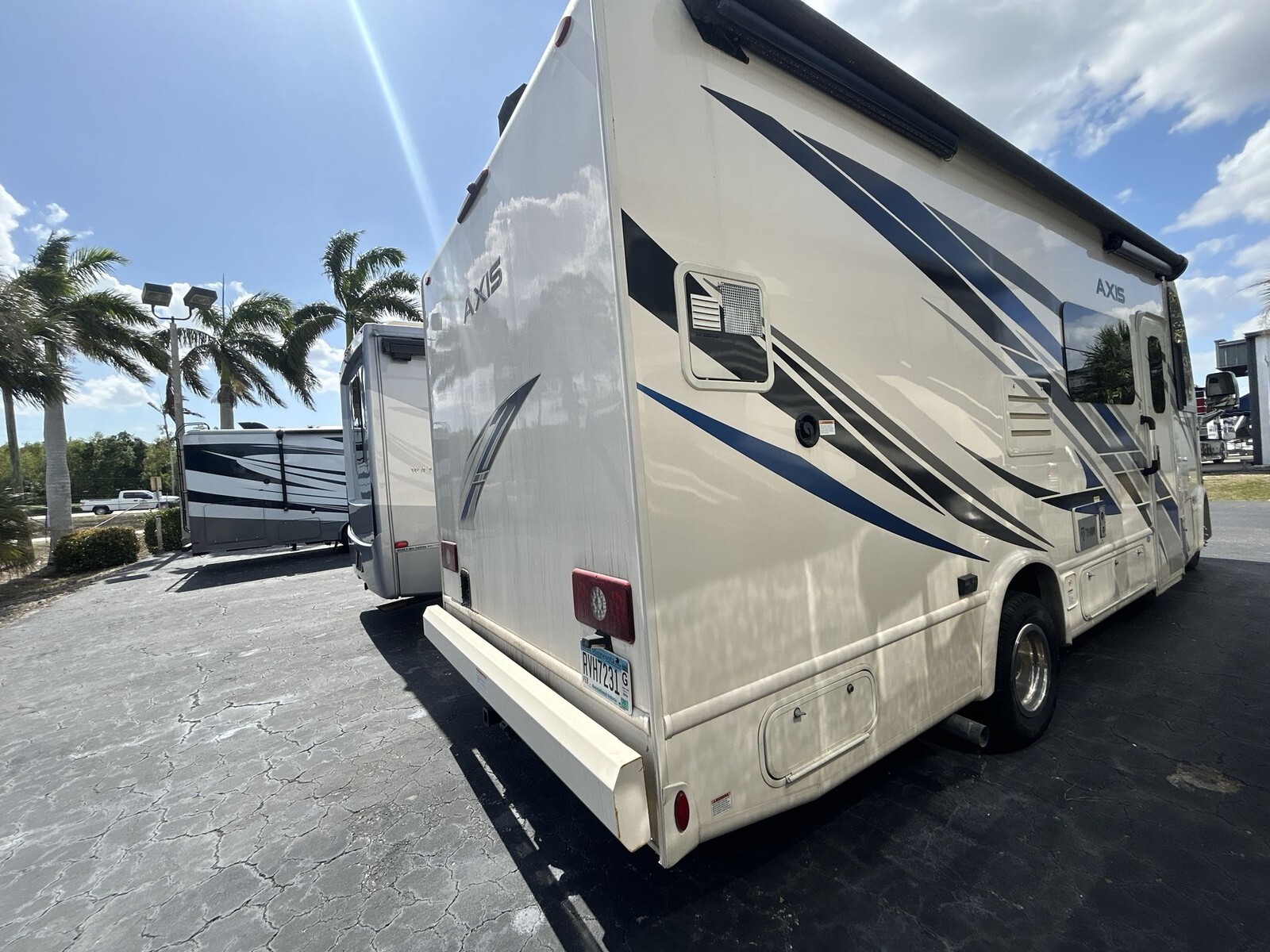 2023 Thor Motor Coach Axis