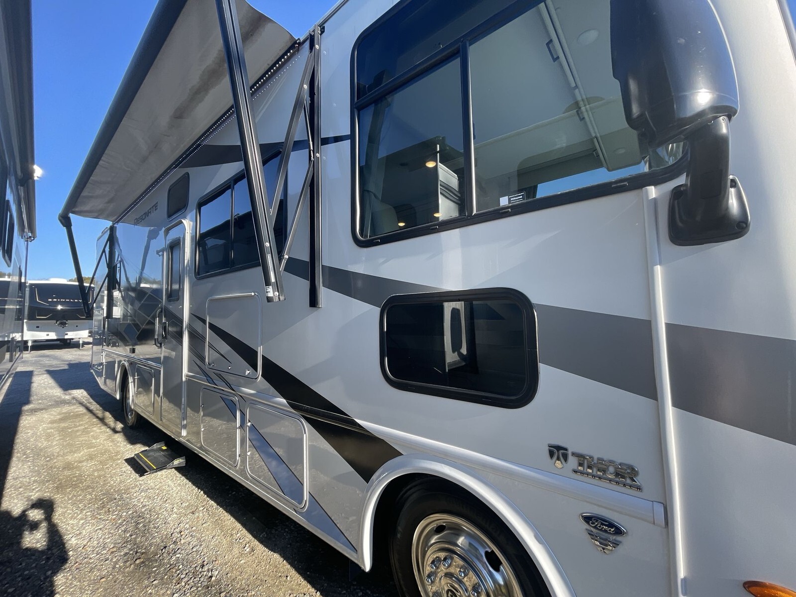 2023 Thor Motor Coach Resonate