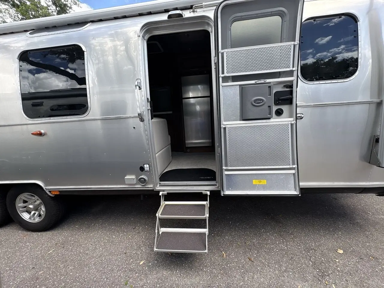 2024 Airstream Classic