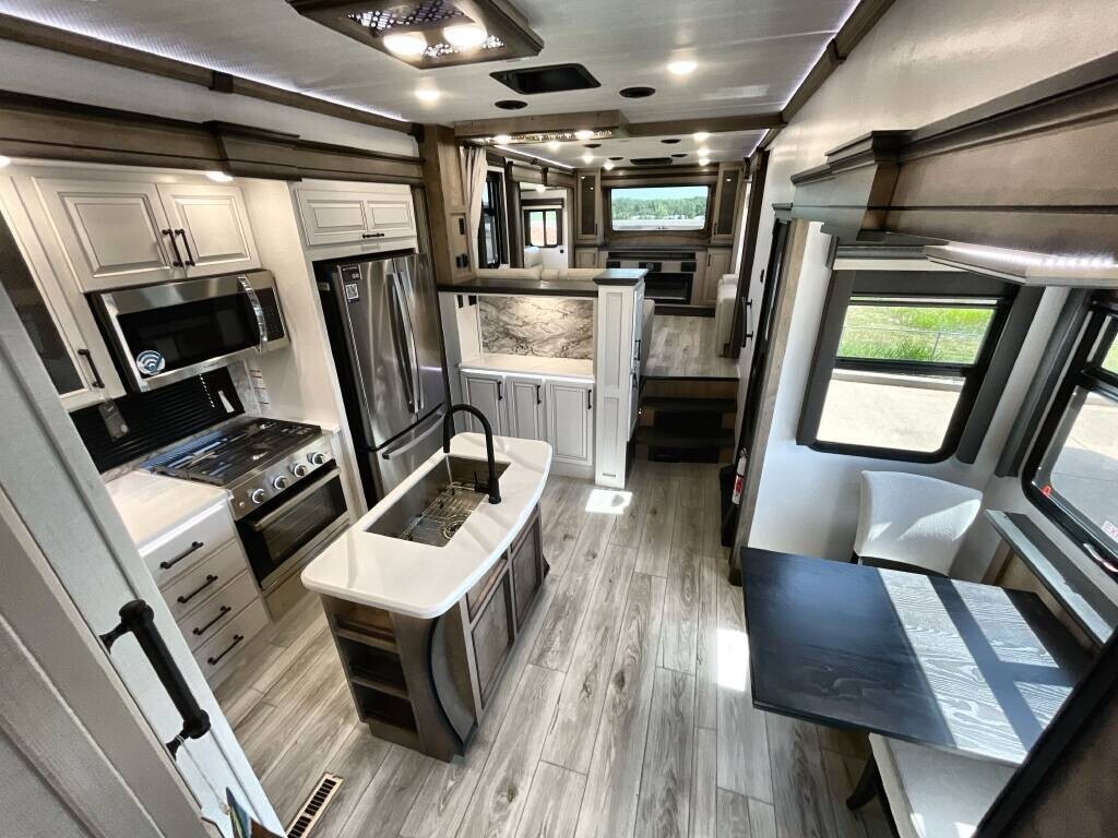 2024 Keystone Montana 3761FL