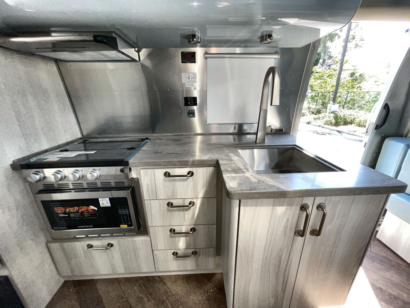 2025 Airstream International