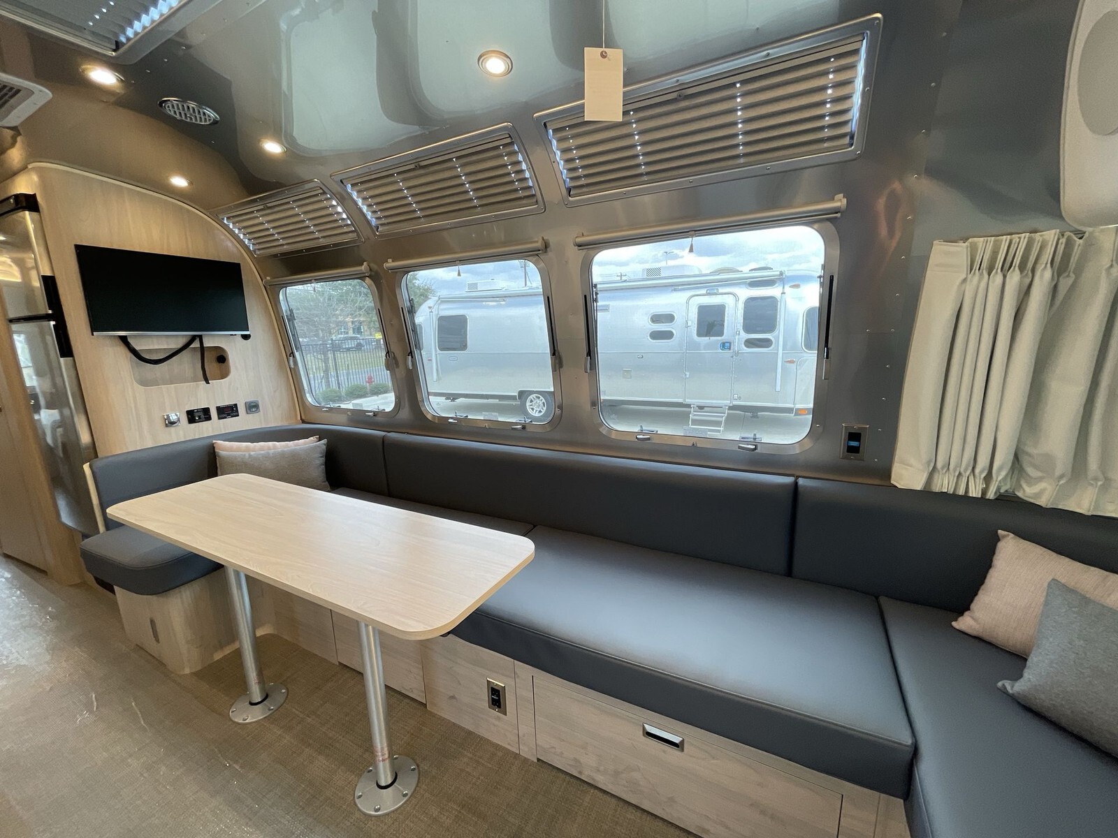 2026 Airstream Globetrotter